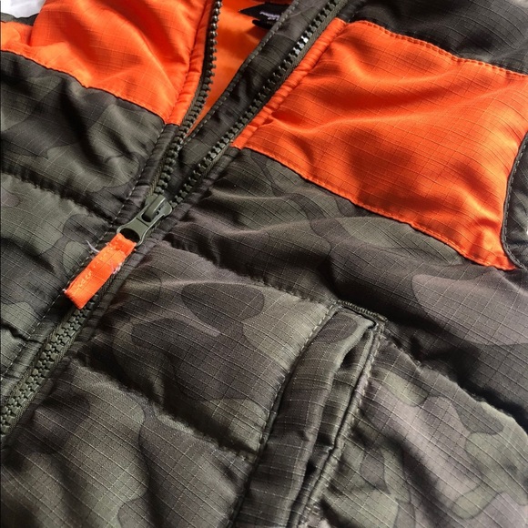 Toddler sleeveless puffer jacket - Picture 2 of 3
